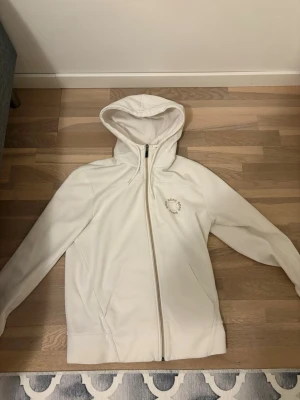 Hugo boss  - Säljer denna Hugo boss hoodie som är i jätte bra skick. Tveka inte och höra av dig vid frågor!
