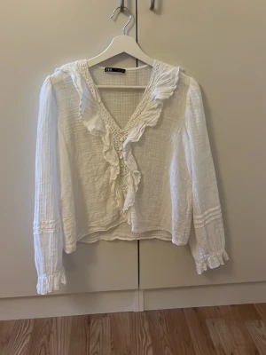 Vit blus från Zara  - Kommer aldrig till användning🥰