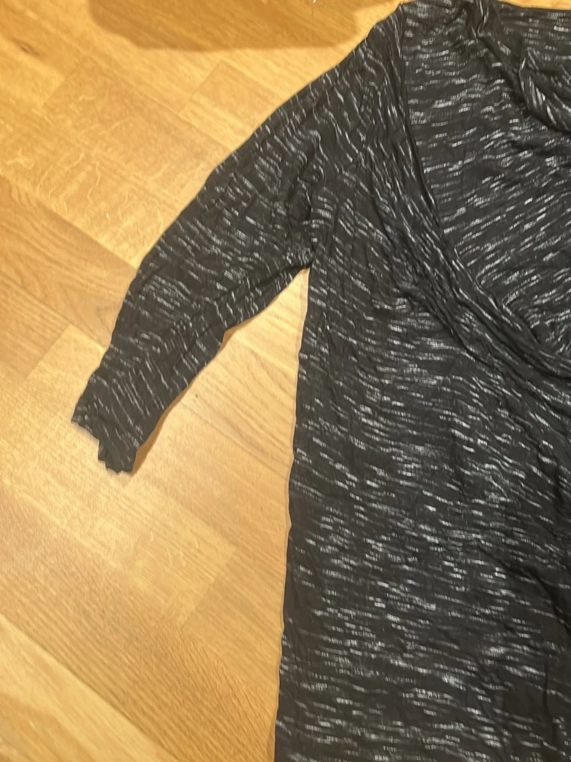 Svart mönstrad topp från Lindex - 1