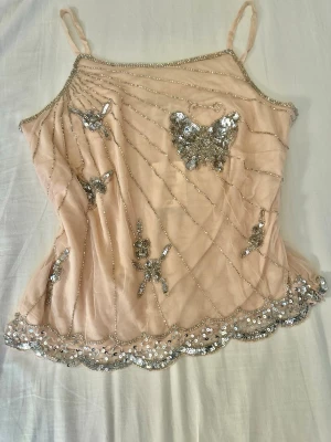 Sequins top - Tag says L but it fits more like m  So please check out the measurements   Kolla gärna på mina andra mina andra annonser 