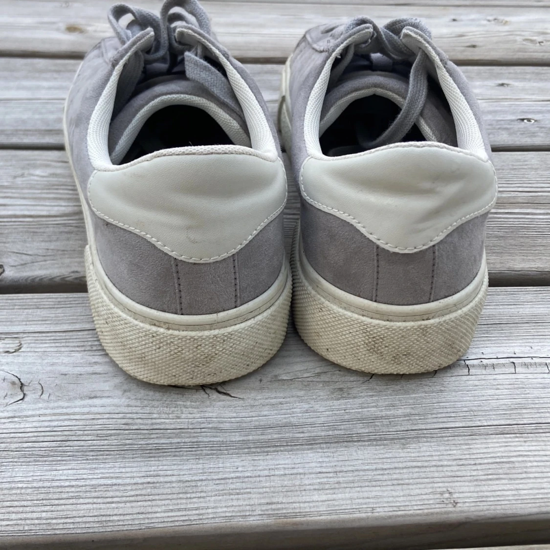 Grå mockasneakers från H&M - 2