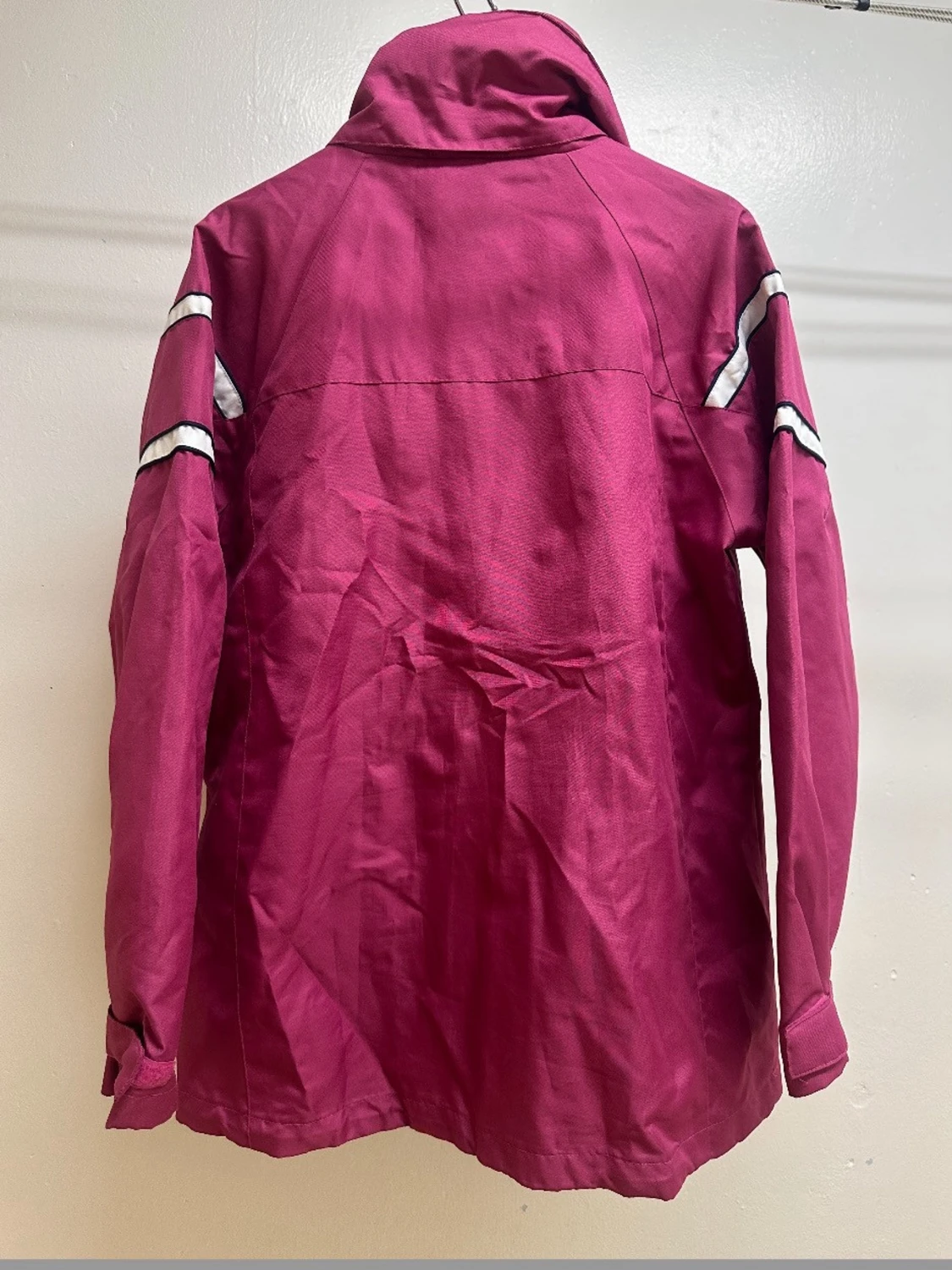 Mörkrosa vindjacka med reflexdetaljer - 1
