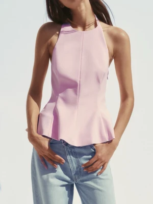 Rosa halternecktopp Zara - Säljer denna rosa halternecktopp med öppen rygg från Zara. Helt ny med prislappen kvar, storlek XS. Skulle säga att den passar en S också. 260 kr + frakt! Vid fler frågor, etc skriv privat 🙌🏼🩷☀️🍋‍🟩✌🏼🫰🏼🏄🏽‍♀️