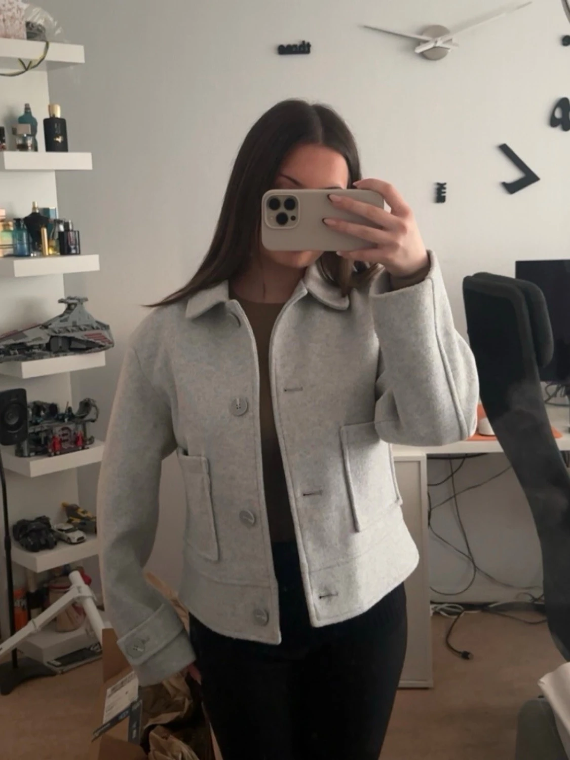 Ljusgrå ulljacka från 157