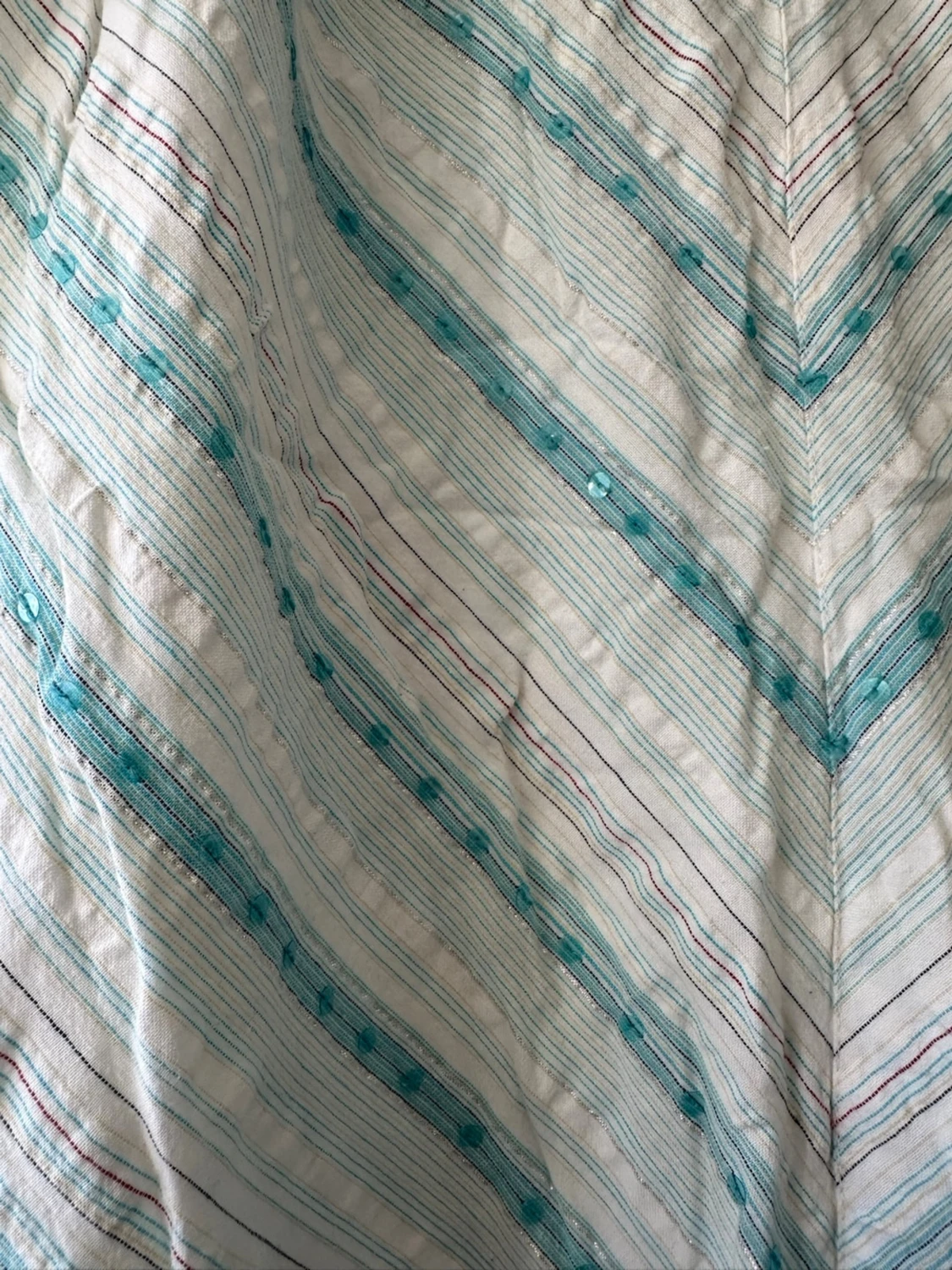 Randig sommarklänning med smala axelband - 1