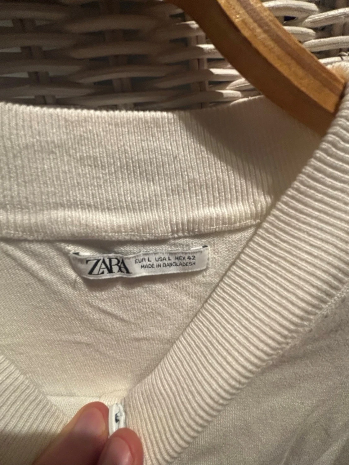 Vit kortärmad topp från Zara använt 2-3 gånger  - 1
