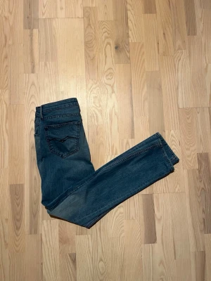 Replay Jeans  - Riktigt snygga Replay jeans använt några gånger inga tecken på användning säljer dem pågrund av att de inte passar längre storlek 27W/30L Pris kan självklart diskuteras!