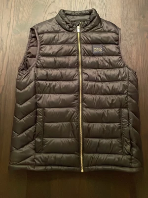 Polo club väst storlek M - Oanvänd väst från polo club. Inga defekter