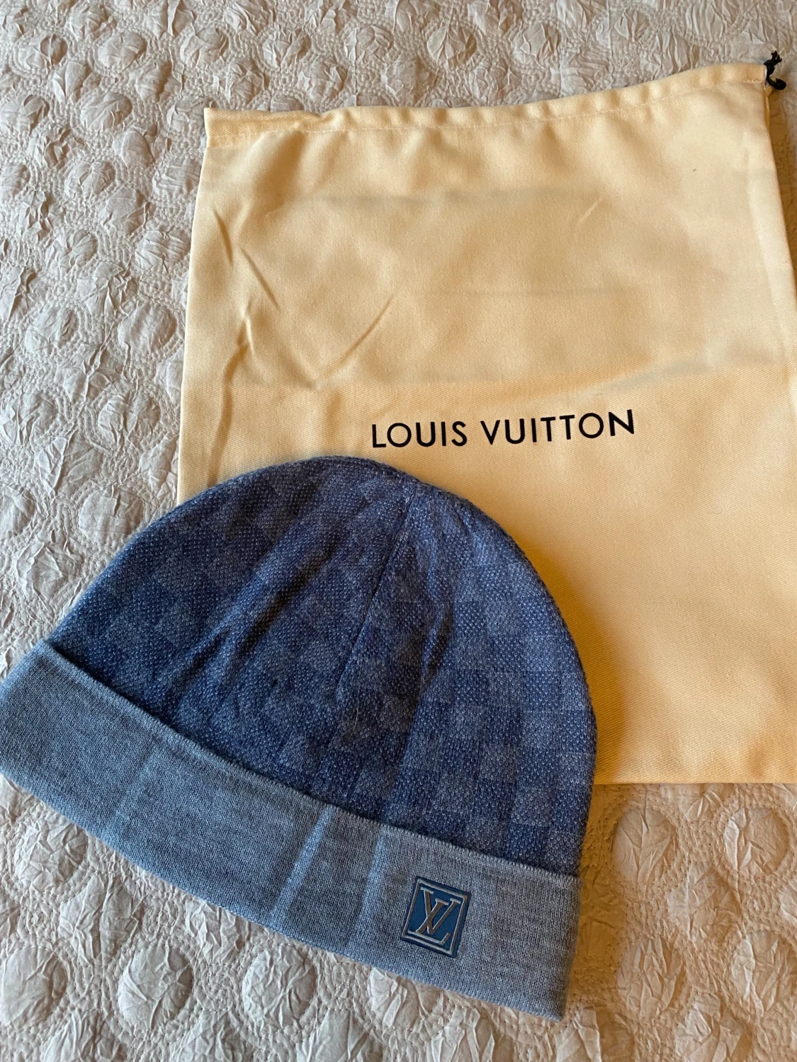 Blå Louis Vuitton mössa