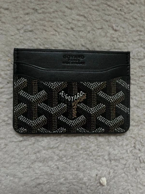 Korthållare - Lyxig korthållare som är perfekt till din outfit för att göra den lite unik till från andra!