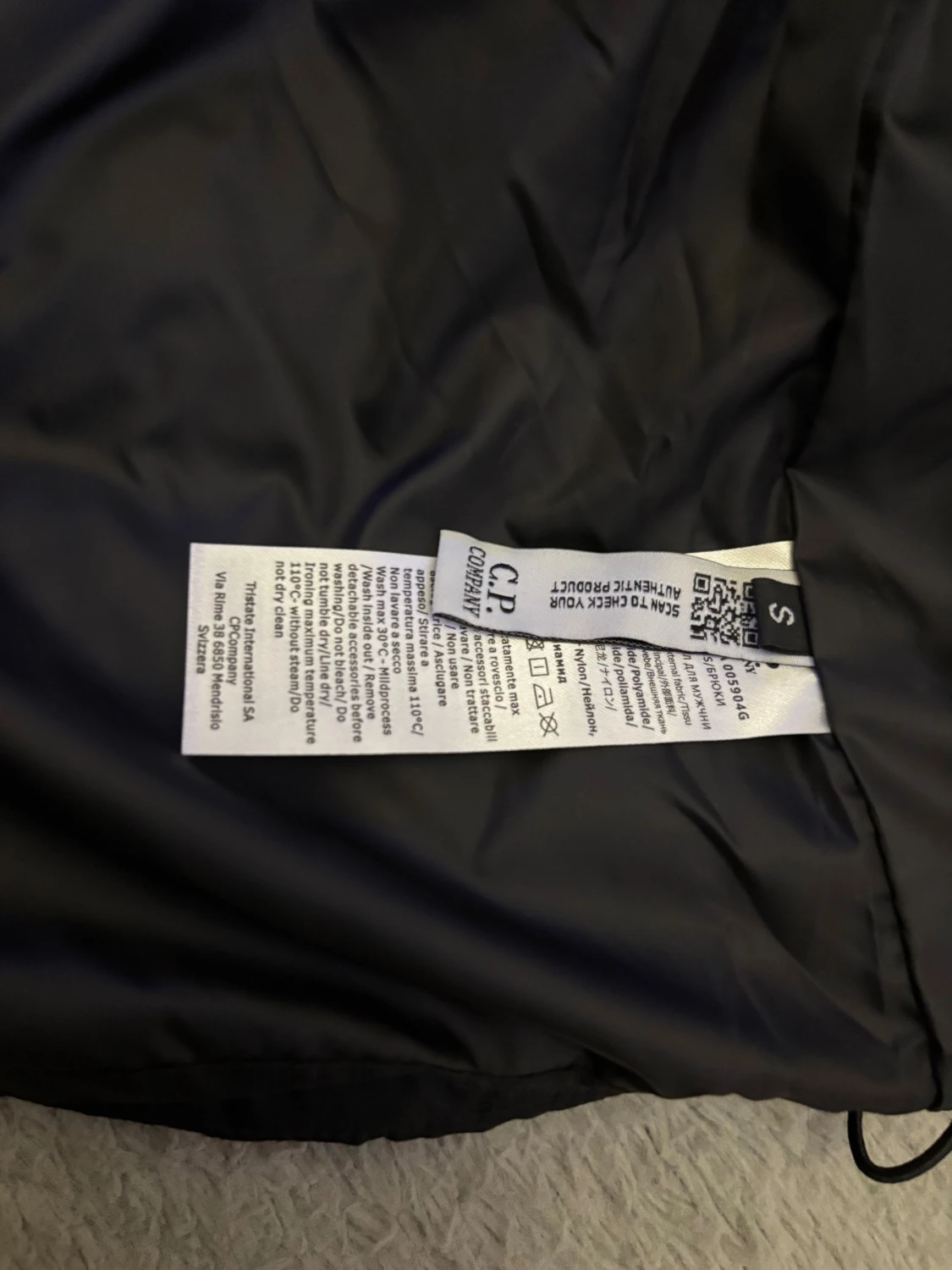 Svart pufferjacka från C.P. Company - 4