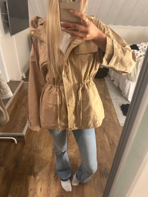 Beige jacka - Endast använt några gånger💕 nypris 700kr!