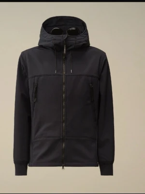 Svart vindjacka från C.P. Company - Svart vindjacka från C.P helt ny och etiketten sitter kvar. 