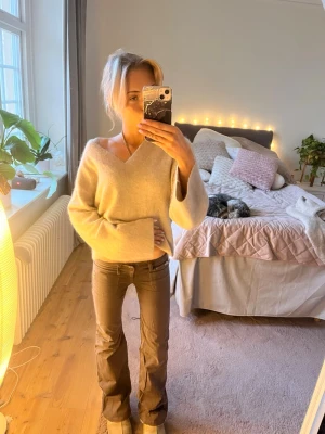 Only byxor  - Super fina only byxor! Väldigt låga i midjan, dock insydda i låren, går att sprätta upp❤️