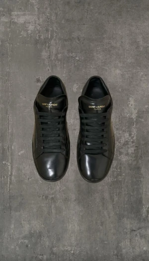 Saint Laurent skor  - Svarta saint Laurent skor i extremt bra skick! Storleken är 40,5 - men passar 41-41,5. Kontakta oss om du har några frågor, och priset är inte hugget i sten!