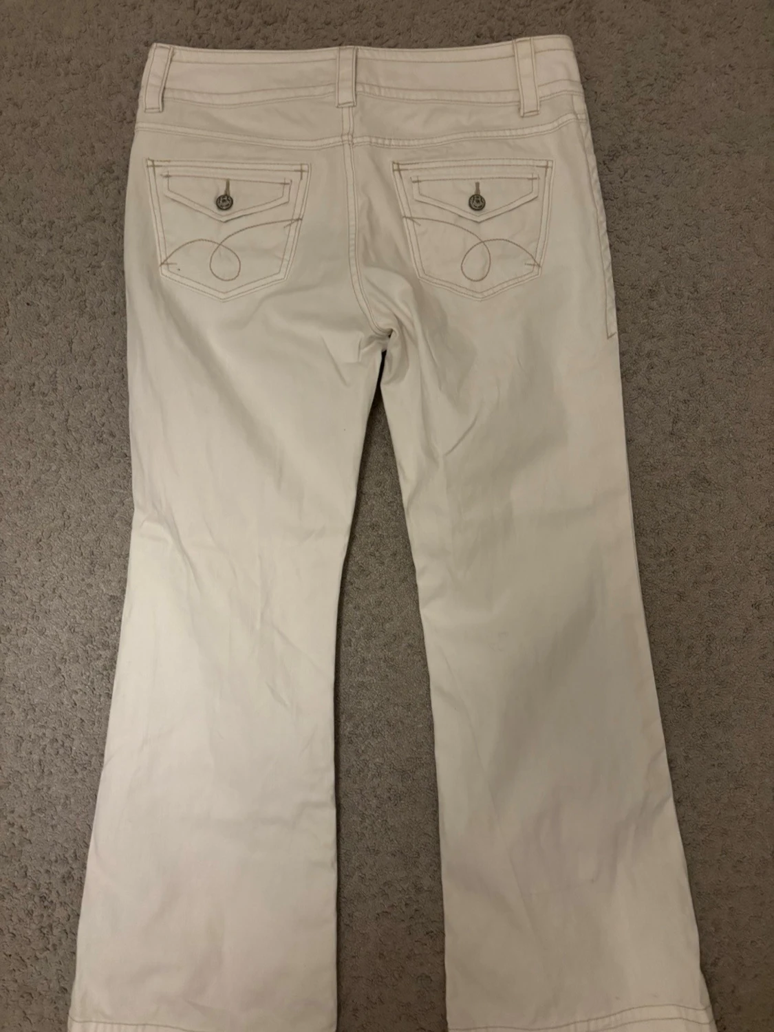 Vita bootcut jeans från Cabi - 1