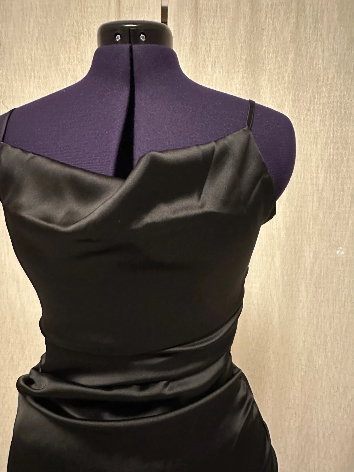 Svart satin klänning JJXX S