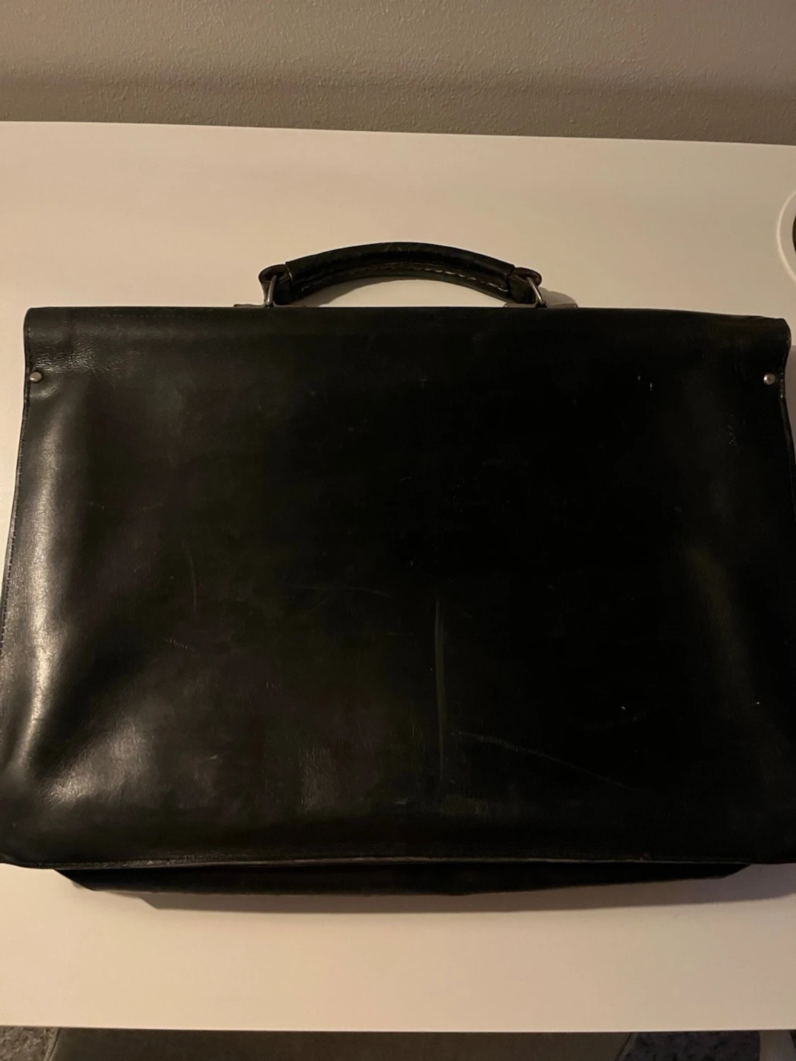 Svart portfölj  - 1