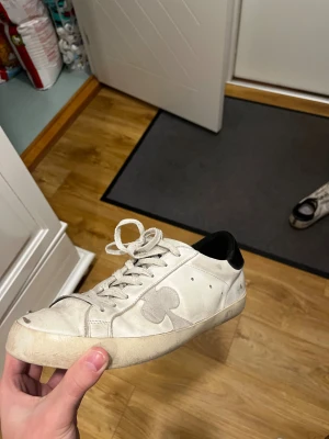 The gallerist  - Säljer mina gallerist i ok skick, de går att tvätta för en fräschare look jag har bara inte orken till det! Pris kan diskuteras vid intresse!