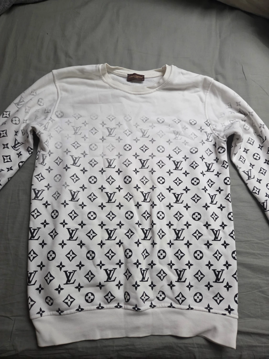 Vit Louis Vuitton sweatshirt S