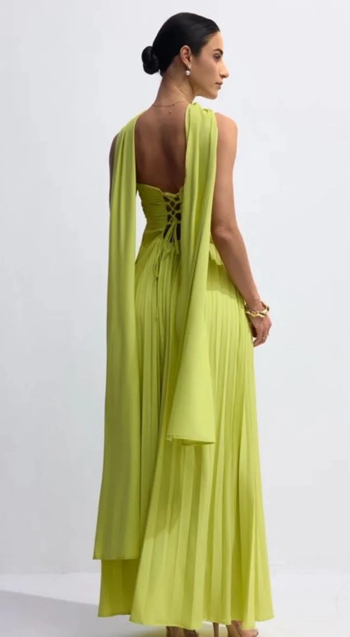 Ljusgrön plisserad långklänning - 1