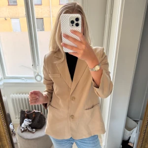 Kavaj  - Stilren kavaj som är så snygg!!!!