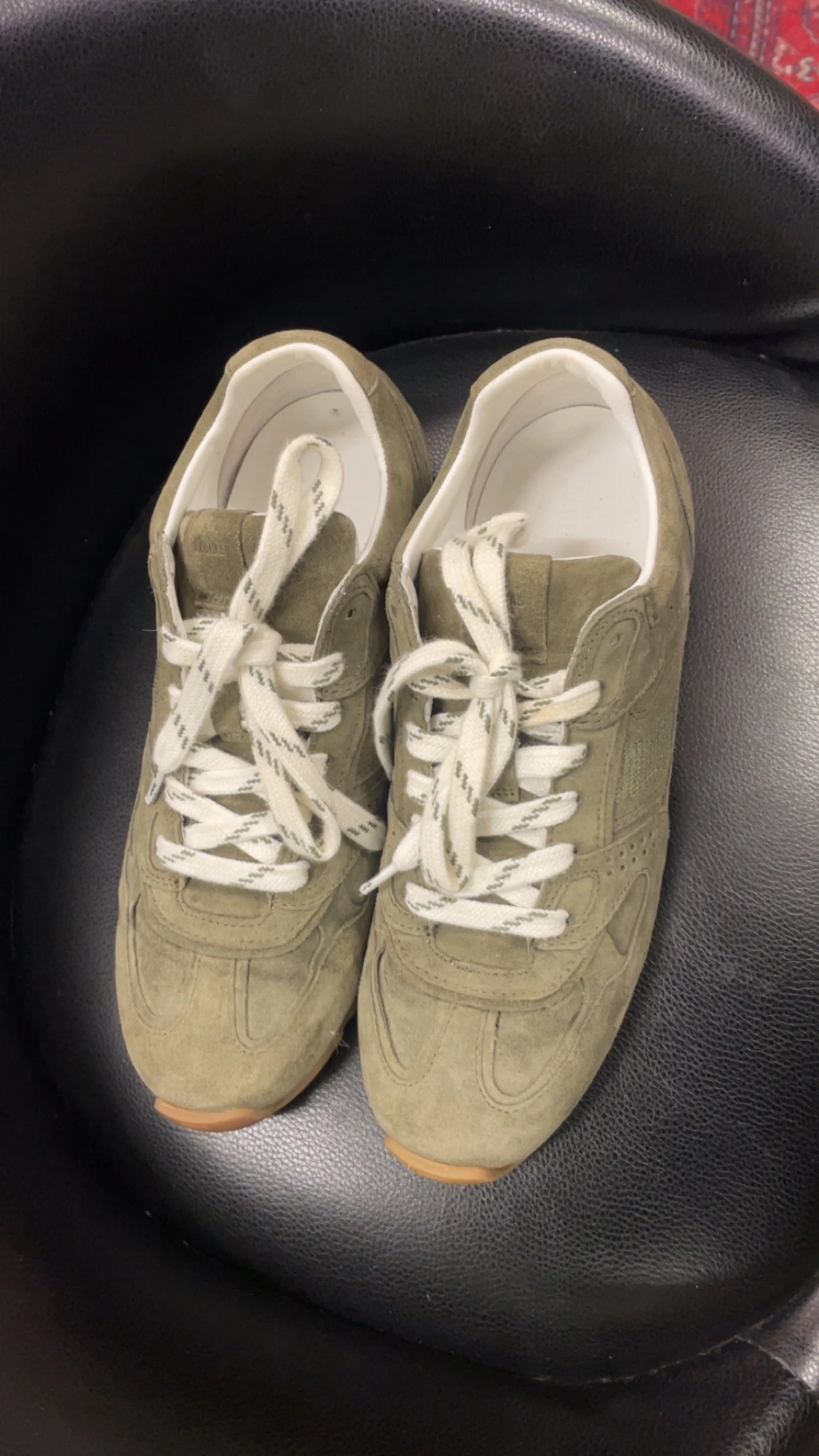 Olivgröna sneakers från Alohas strl 40 - 1