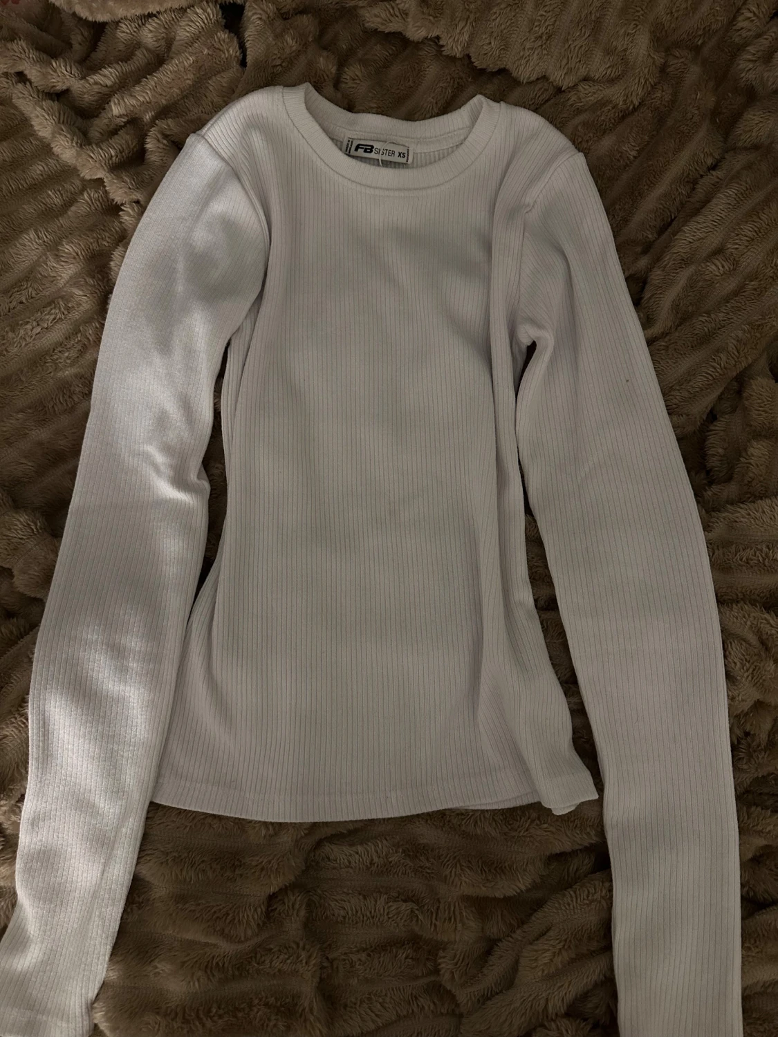 Vit ribbad långärmad tröja från Sister