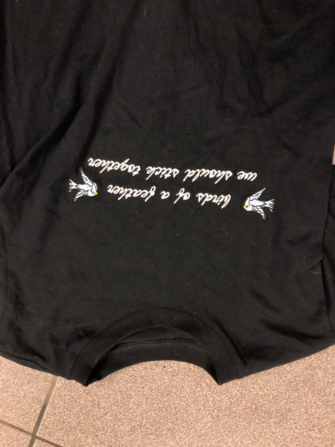 T shirt med billie eilish inspirerad text.   - 1