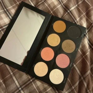 Linda Hallberg Infinity Palette - knappt använd.