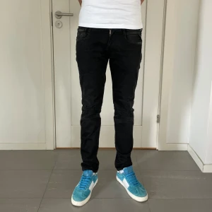 Replay Anbass Jeans - Säljer nu dessa Replay Anbass Jeans, W30 o L32, skriv för fler bilder/frågor🙌🏼
