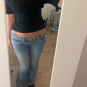 True religion jeans - Säljer mina skit snygga true religon jeans då jag har börjat gilla mitt par andra mer. jätte fina jeans o bra kvalité. använd en del gånger men inget som syns! Pris kan diskuteras!💞
