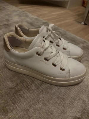Gant avona sneakers  - Vita Gant sneakers!🤍 Storlek 37