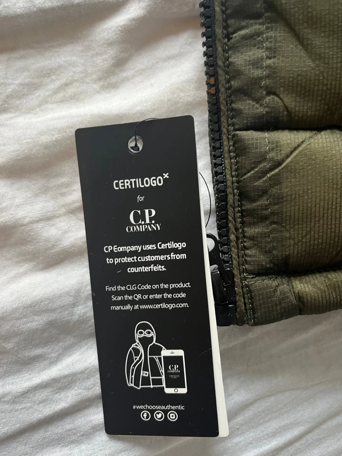 Olivgrön pufferjacka från C.P. Company - 1