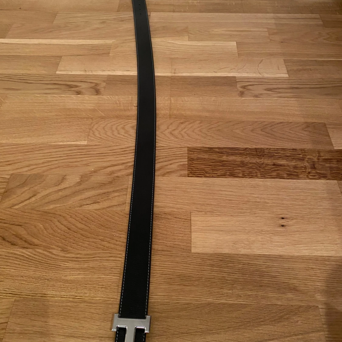 Svart skärp med H-spänne - 1