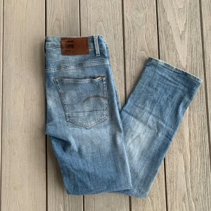 G-Star Raw - Hej! Säljer dessa snygga jeans från G-star Raw.     Skick-7/10     Storlek-W32 L32    Modell-3301 straight   Hör av dig vid frågor och funderingar 