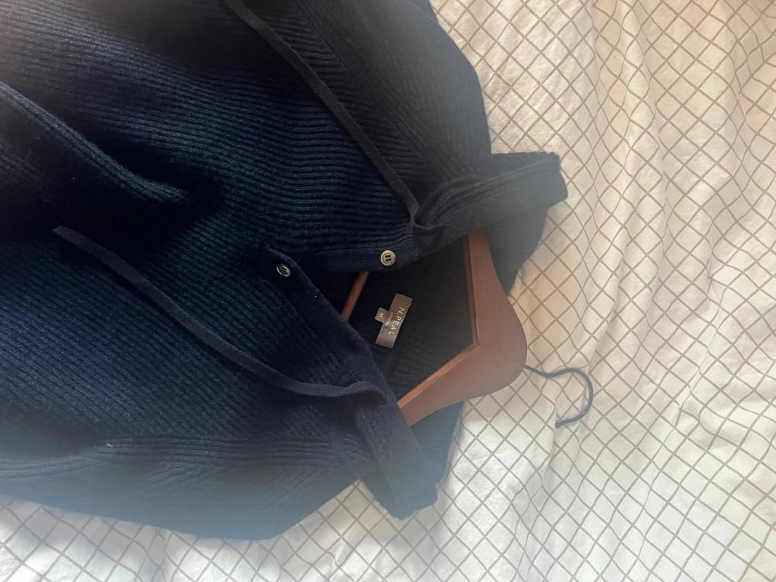 Mörkblå hoodie i kashmir från N.Peal - 3