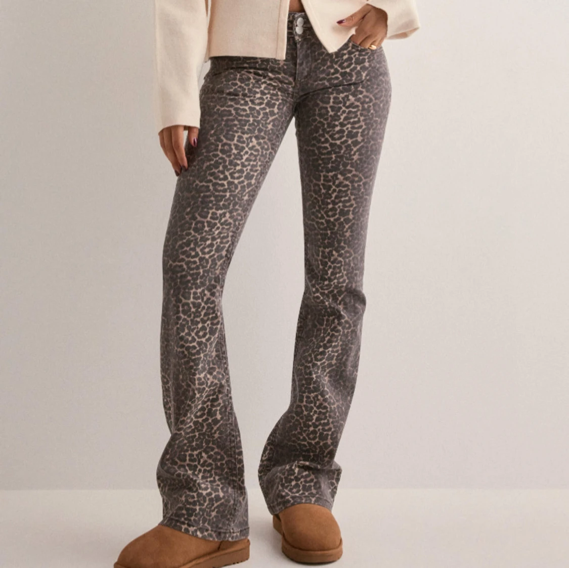 Leopardmönstrade bootcut jeans