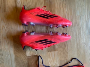 Adidas F50 Elite FG - Innersula 27.1 cm använda en gång. Vill du ha fler/tydligare bilder skriv!