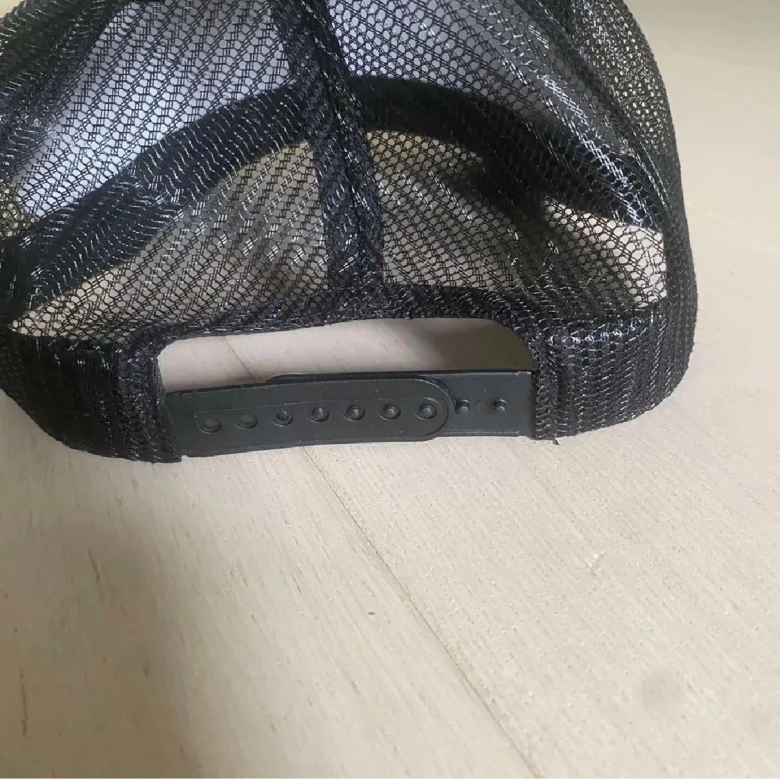 Svart meshkeps med AIK-tryck - 2