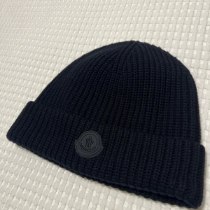 Moncler Beanie - Moncler beanie, oanvänd, one size