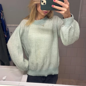 Stickad tröja  - Så fin randig stickad tröja. Köp via köp nu❤️