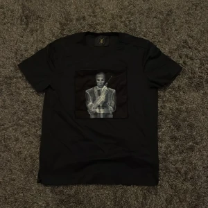 Limitato t-shirt  - Storlek-S, skick 9/10