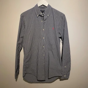Rutig skjorta Polo Ralph Lauren S - Klassisk blå och vit rutig skjorta från Polo Ralph Lauren i slim fit. Bomull! 