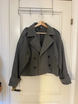 Grå kappa hm  - Snygg grå kappa från hm🤩