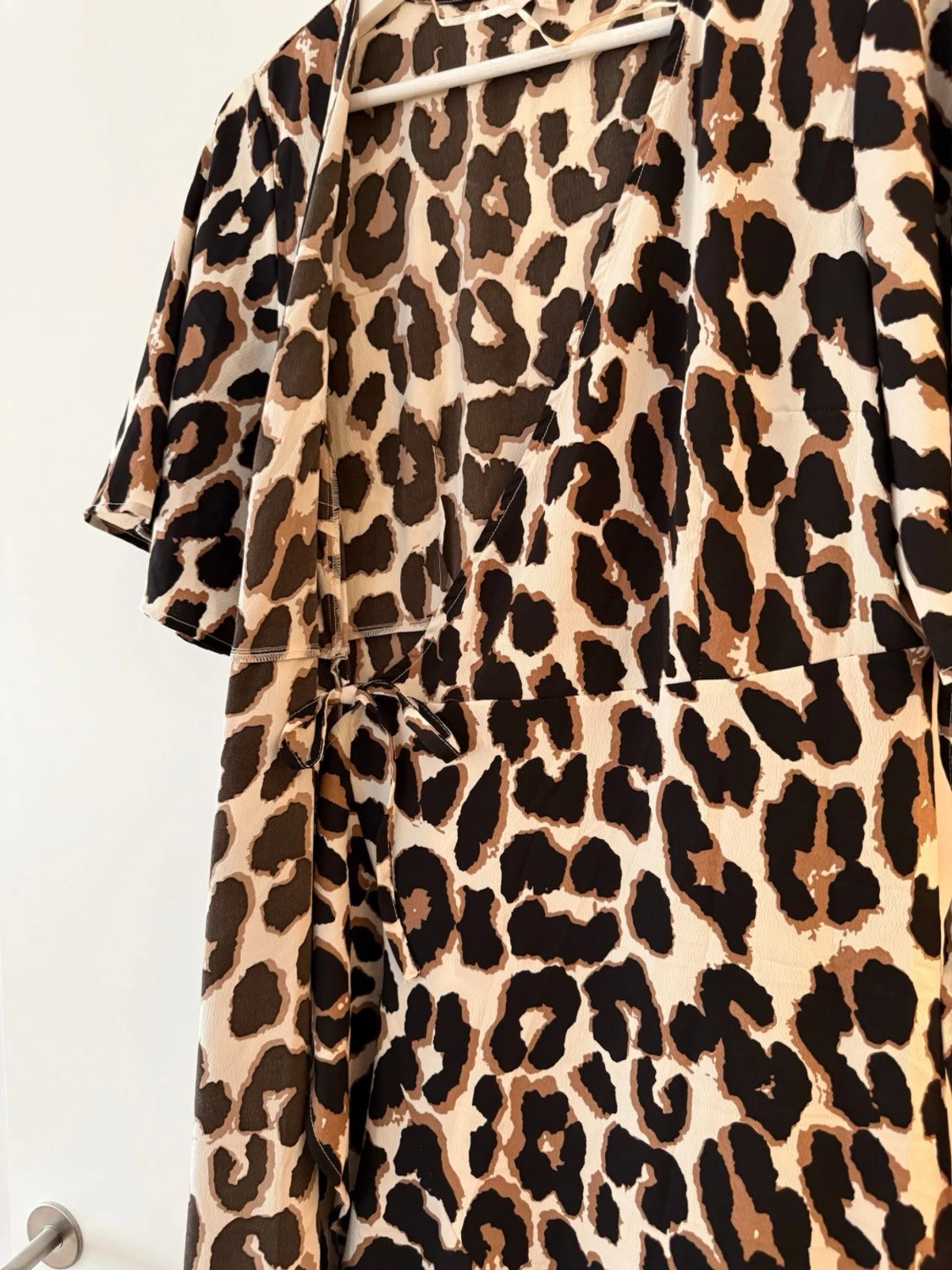 Leopardmönstrad omlottklänning - 3