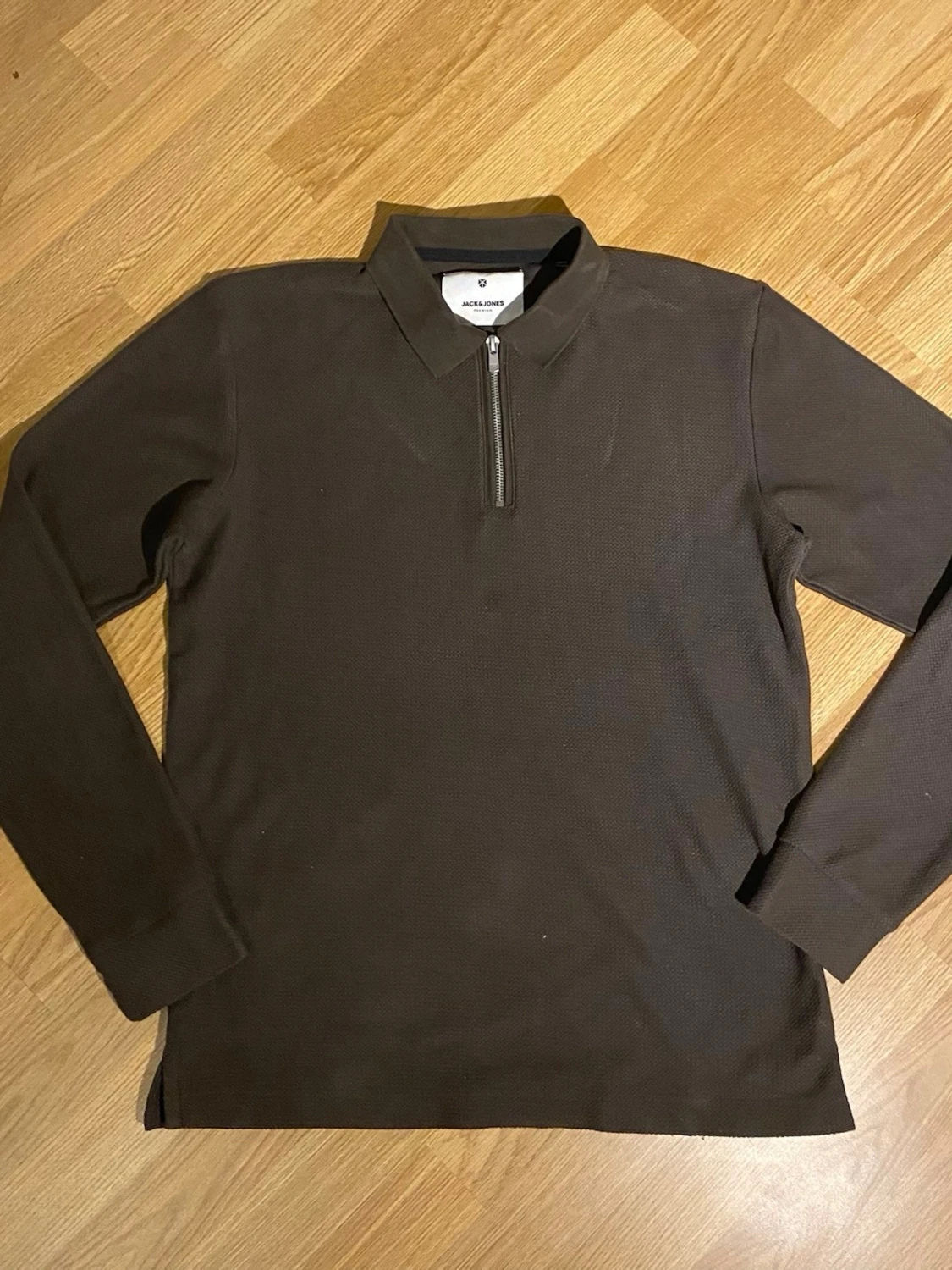 Brun pikétröja med half zip Jack & Jones