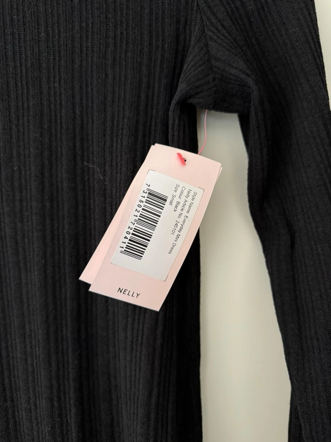Svart ribbad klänning från Nelly - 2