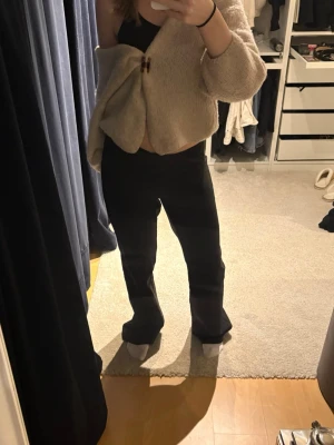 Kostymbyxor  - Kostymbyxor från madlady i storlek 40/tall men passar 38, jag är 172 o dom är knappt använda.