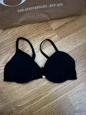 Svart bh - Svart bh, storlek 70B